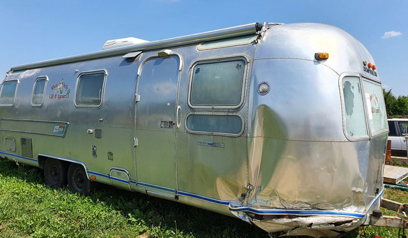 Przyczepa Airstream z 1974 roku full